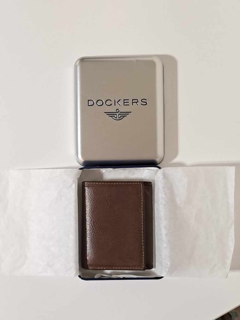 Men's Dockers Brown Leather Wallet nice used condition